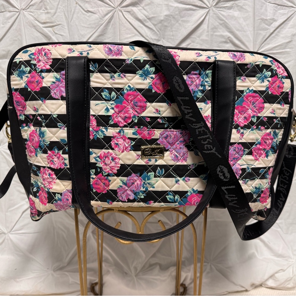 “SET”Betsy Johnson Floral Quilted Women's Travel set